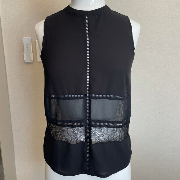 BCBGeneration Black Back Lace Sleeveless Top - Picture 6 of 7